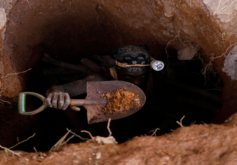 COMBATING ILLEGAL MINING IN SOUTH AFRICA: CAN MINING COMPANIES CO-EXIST WITH ARITSANAL AND SMALL-SCALE MINERS?